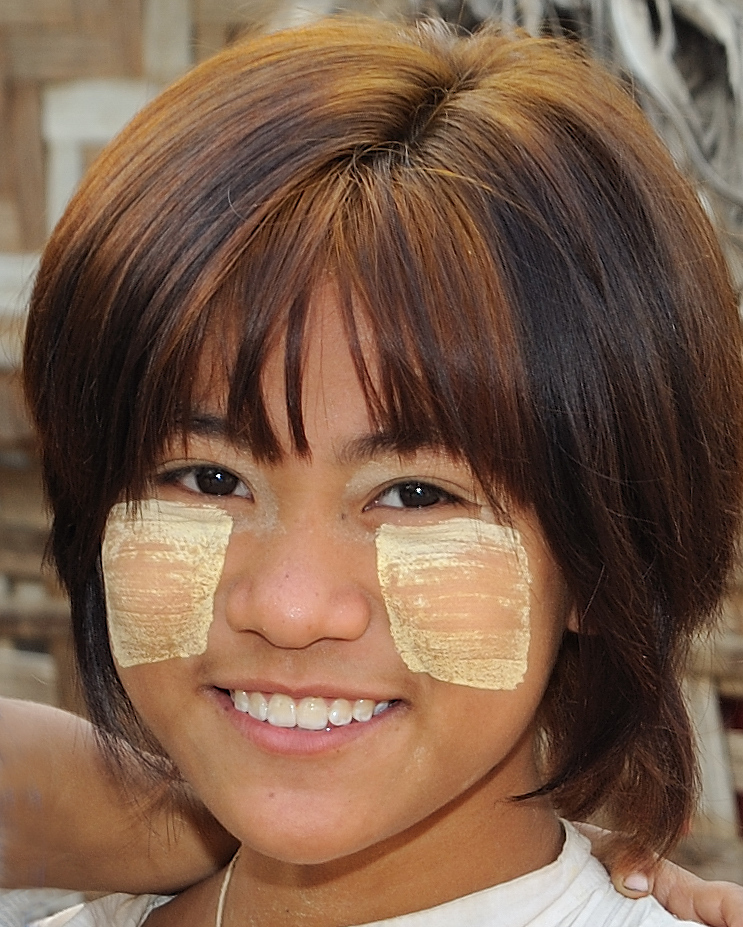 Young girl from Taungthaman