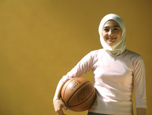 Young Jordanian woman with basketball