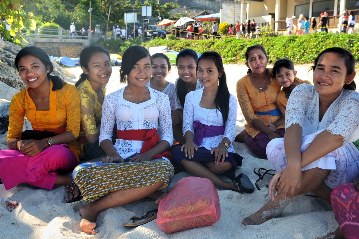 Young ladies worship to the celebration