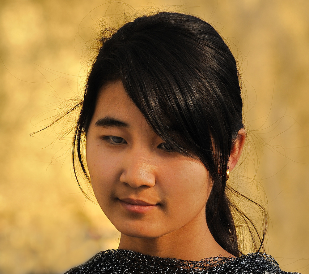 Young Lady at the Kyaikhtiyo Pagoda