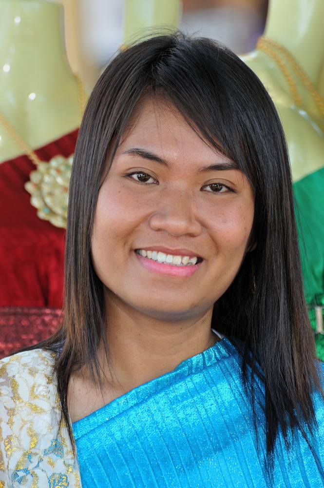 Young Lady at Wat Arun 2