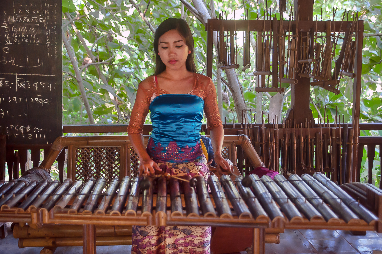 Young lady playing the Jegong