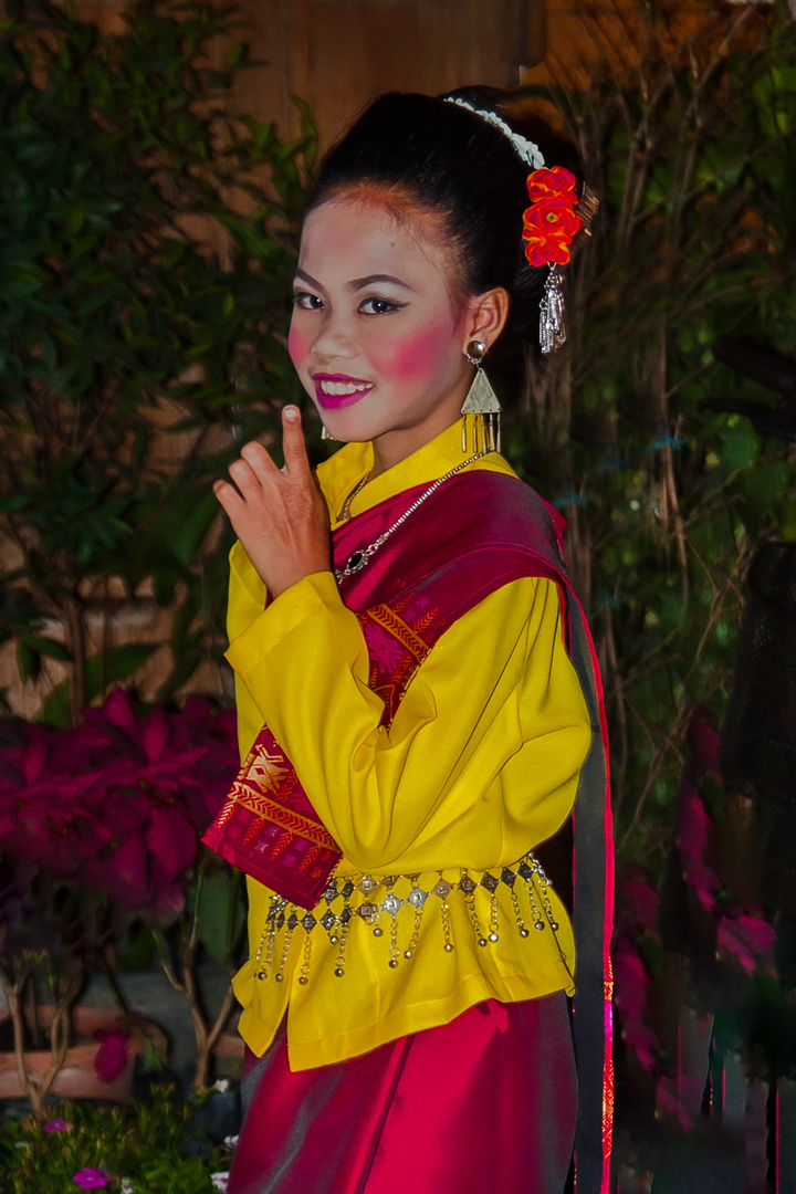 Young lady shows her street performance