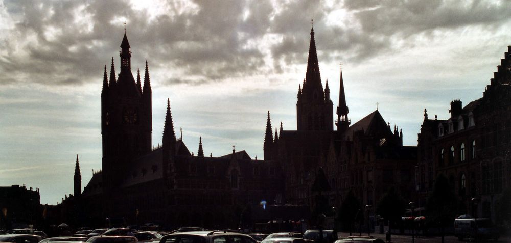 Ypern: Silhouette der wiederaufgebauten Altstadt