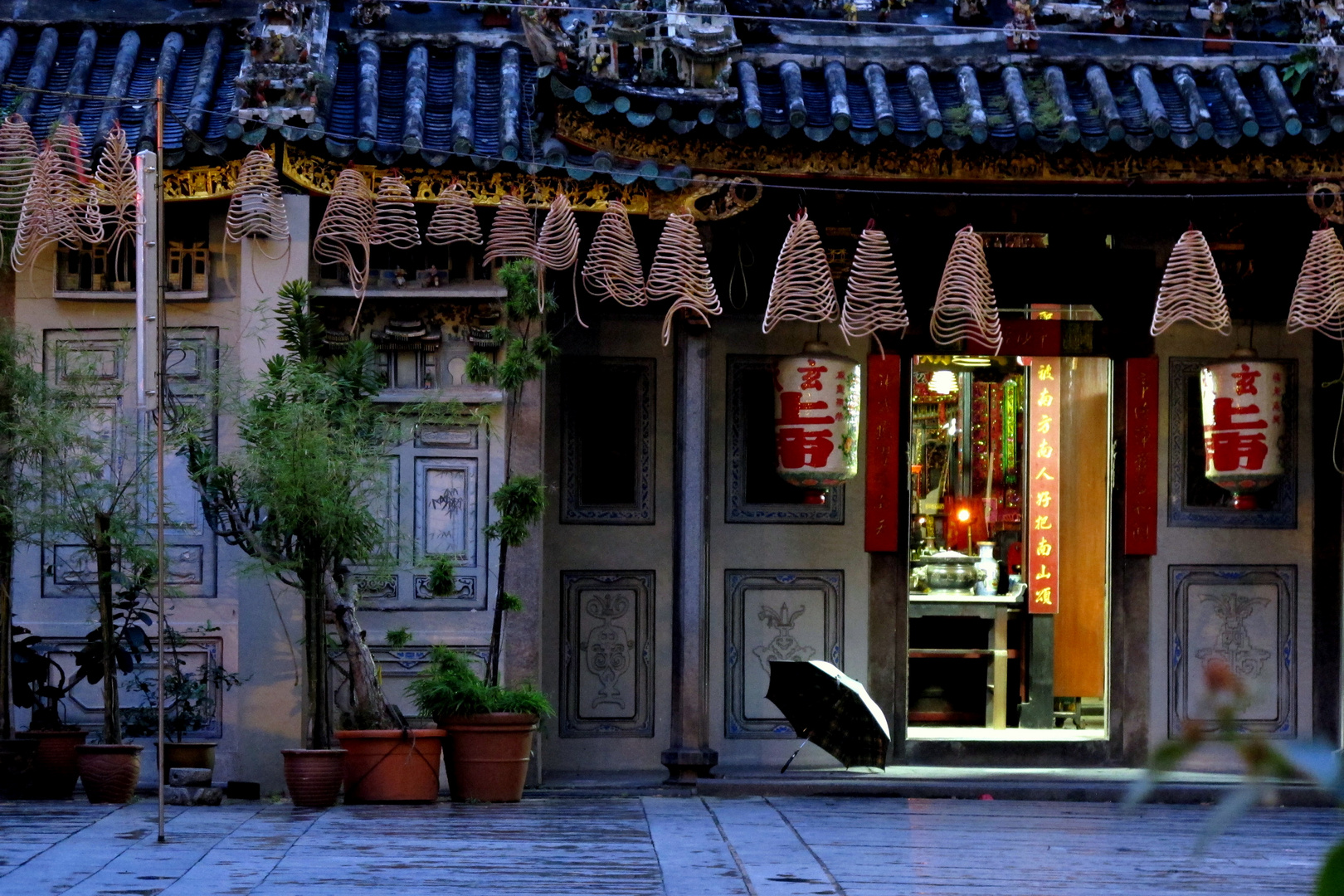 Yueh Hai Ching Temple after Sunset