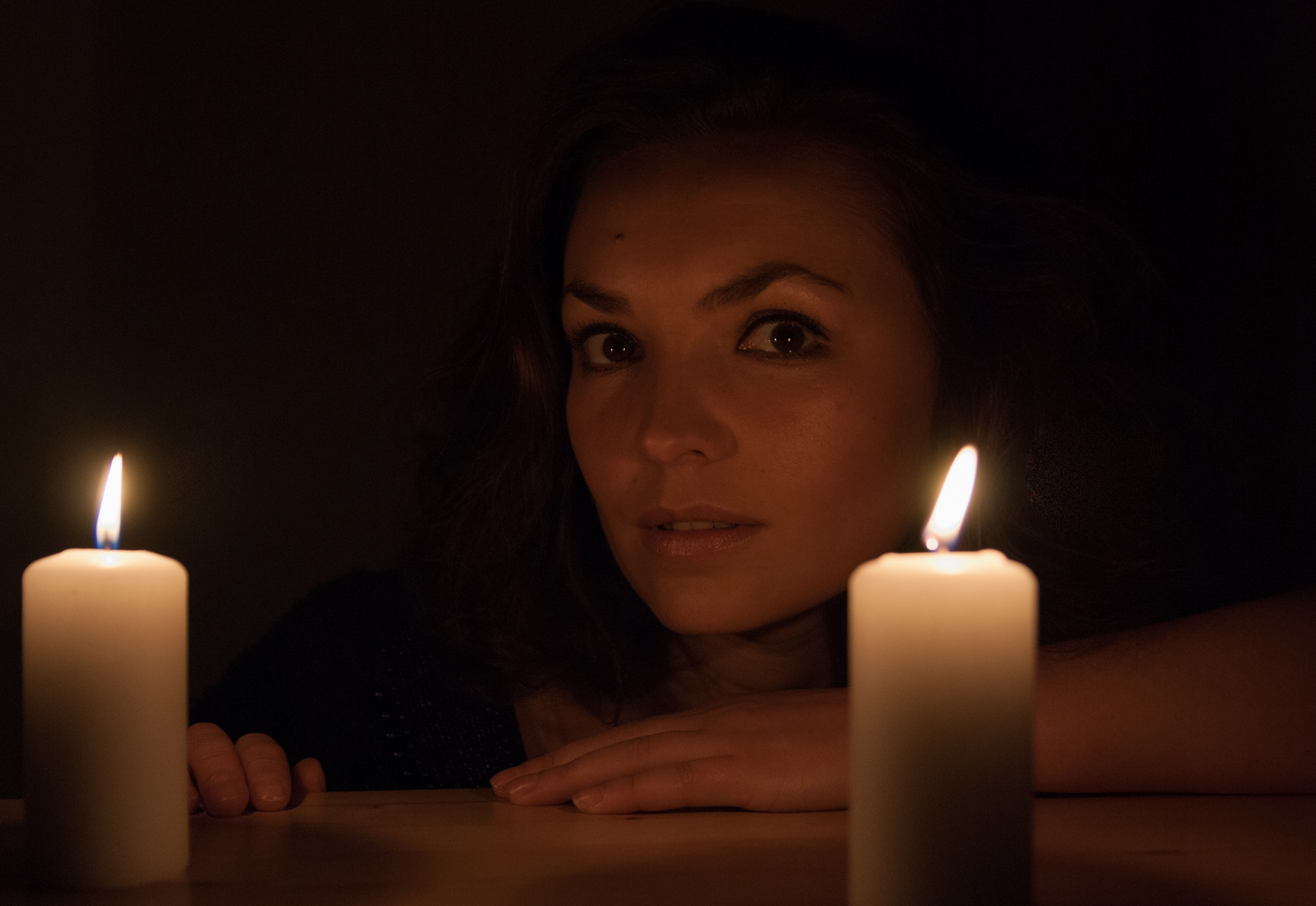Yulia im Kerzenlicht (ohne Logo)