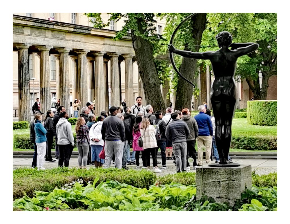 YyP_Berlin_Park Statue Gruppe p30-IMG_20250525_061623
