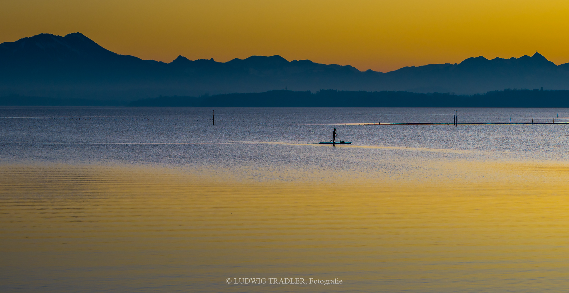 Z6I_6467 SUP-Paddler im Abendlicht