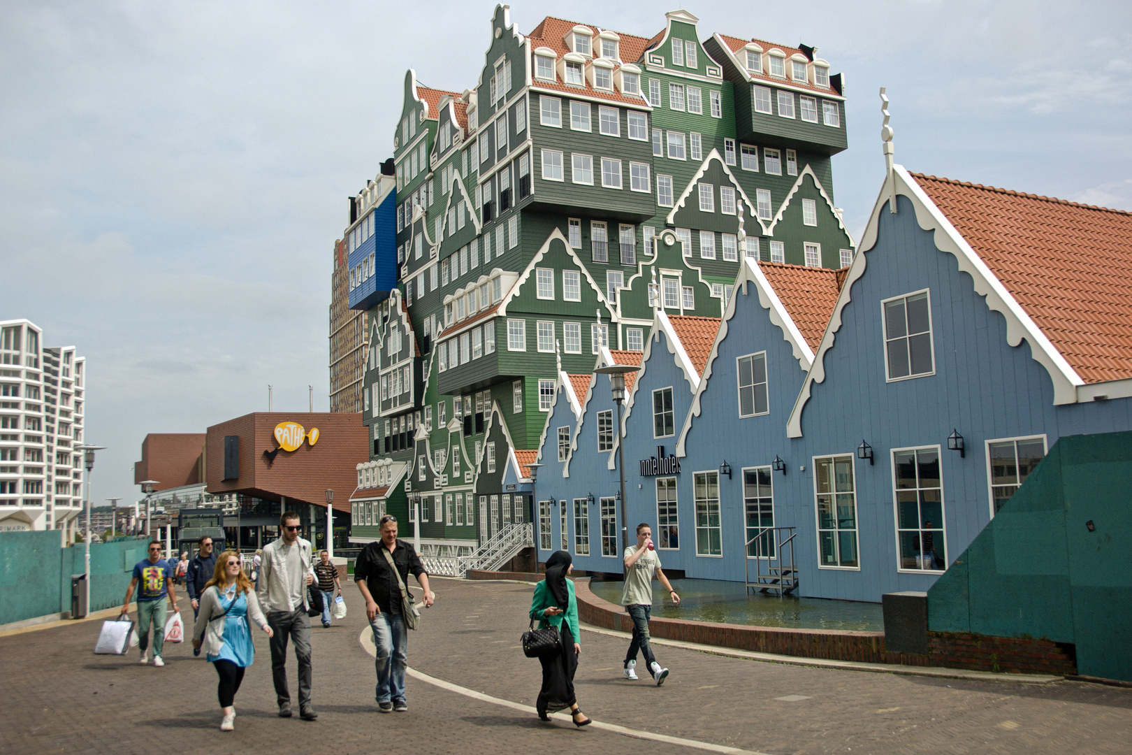 Zaandam - Ankersmidplein - Inntel Hotel - 01