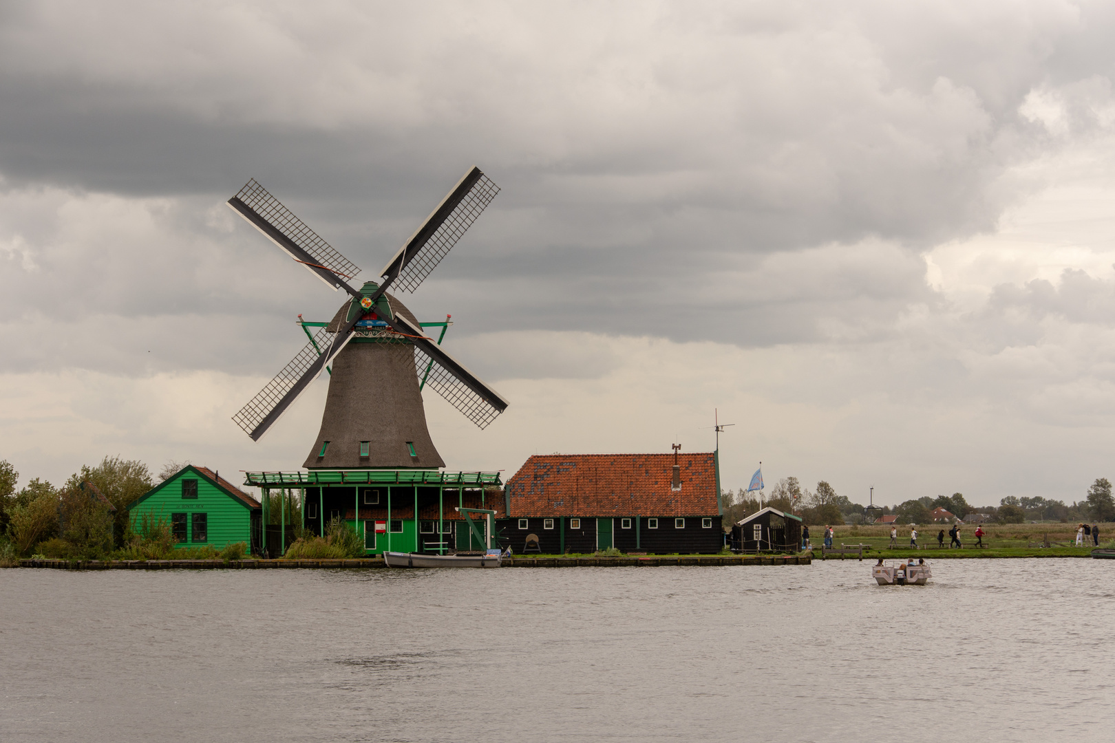 Zaandijk - Zaandijker Sluisloot - Zaan River - View on Zaanse Schans - Windmill "De Bonte Hen" 02
