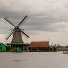 Zaandijk - Zaandijker Sluisloot - Zaan River - View on Zaanse Schans - Windmill "De Bonte Hen" 02