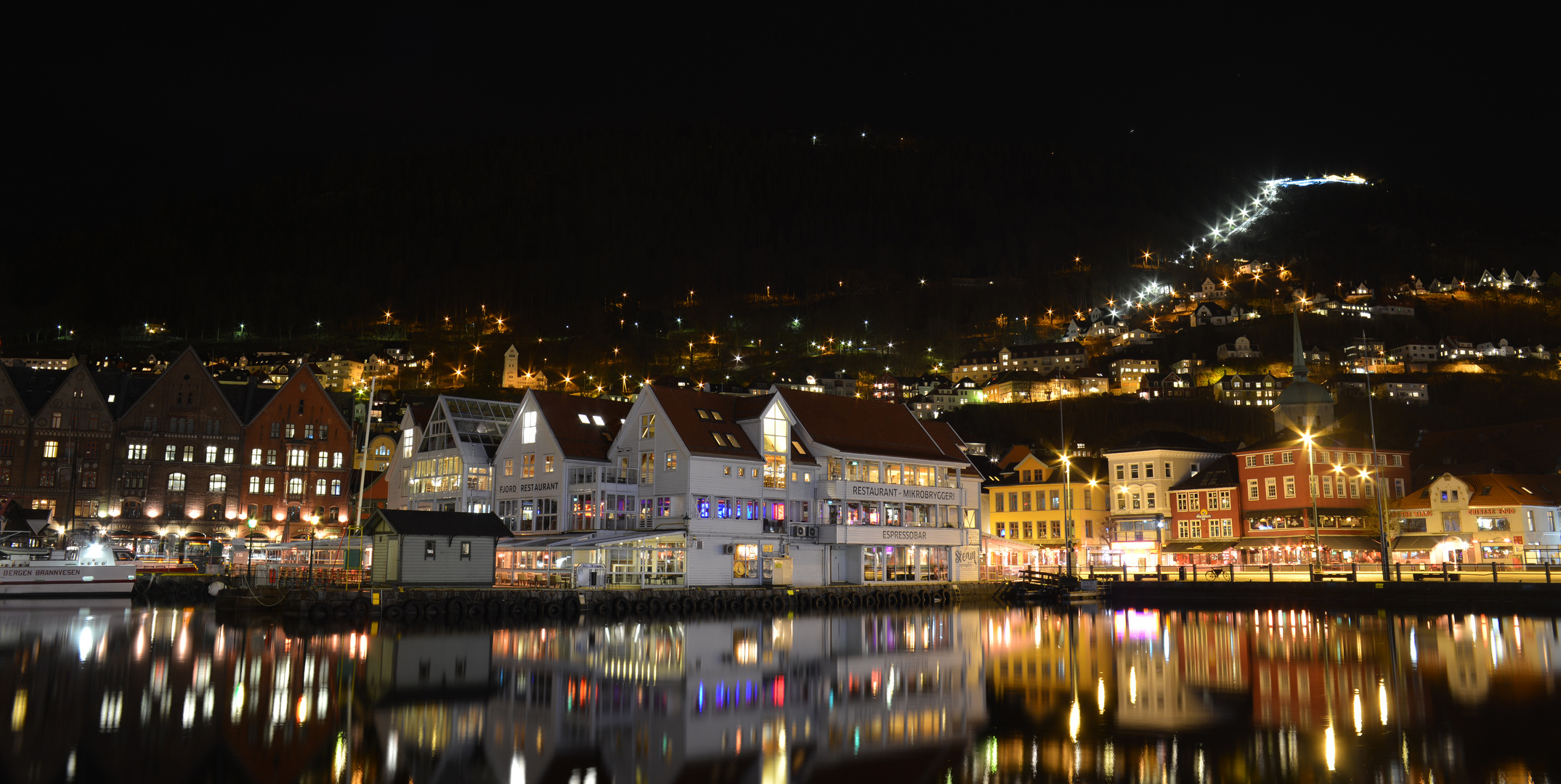 Zachariasbryggen at night