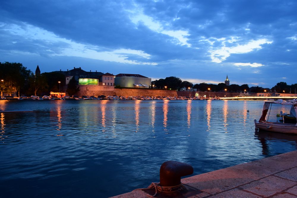 Zadar bei Nacht