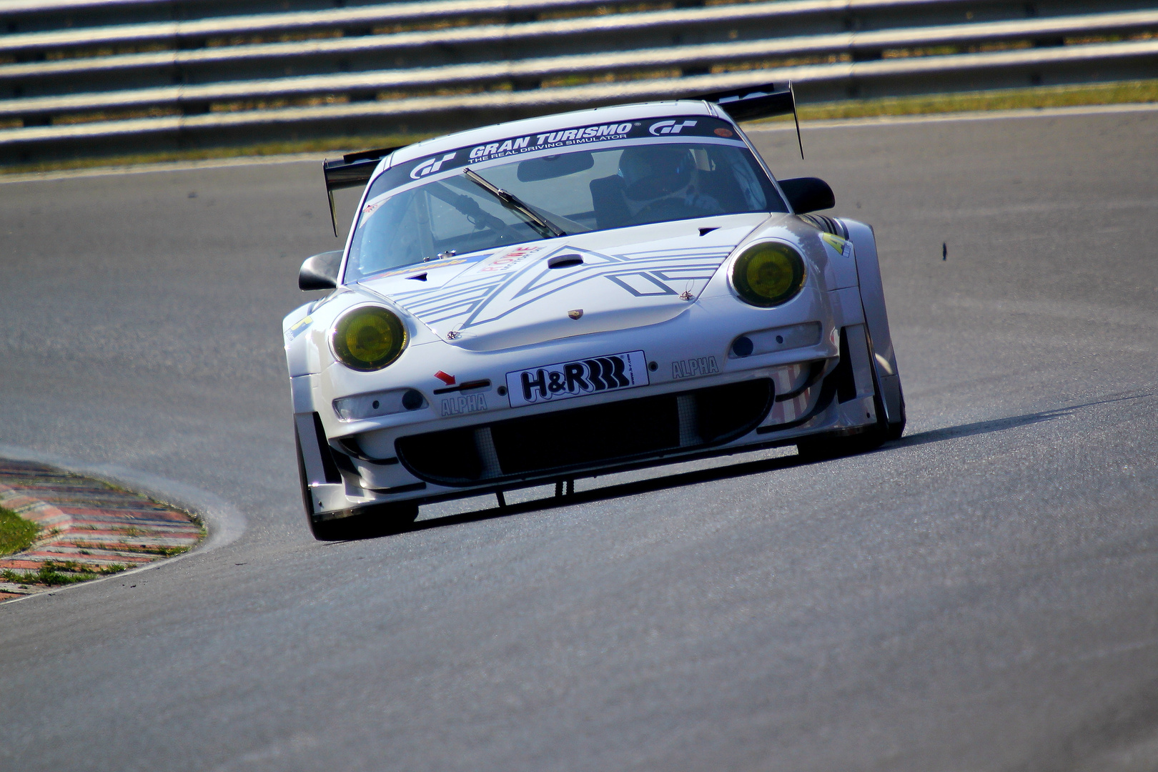 " Zähne zeigen " VLN Test: Porsche