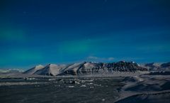 Zaghaftes Polarlicht über dem Jökulsarlon