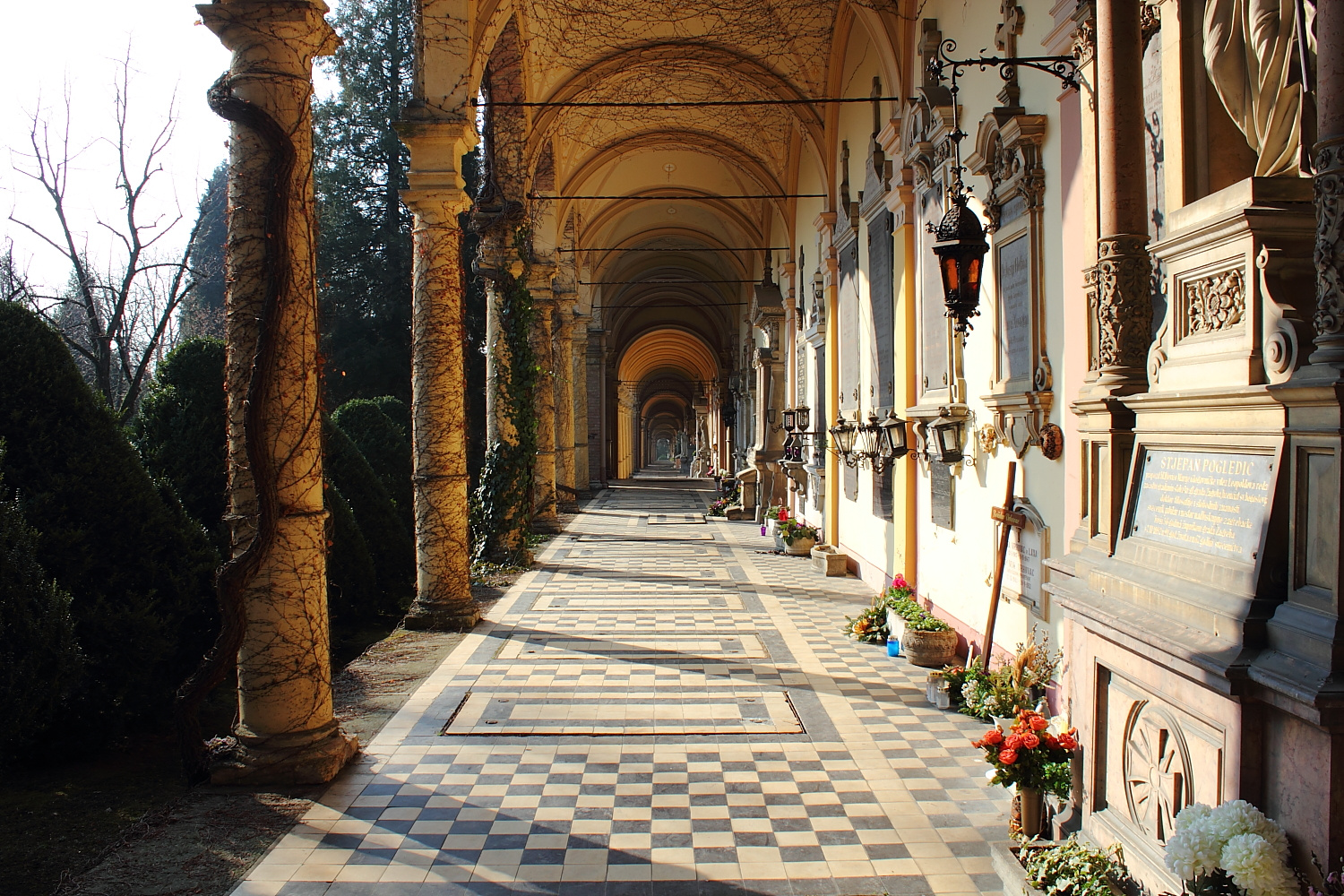 Zagreb 1 - Mirogoj Cemetery - Arkaden