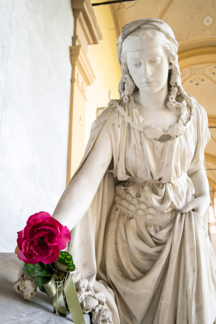 Zagreb Mirogoj Statue