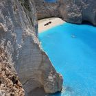 Zakynthos, Blick von der Steilküste in die Schmugglerbuchtbucht mit Schiffswrack