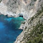 Zakynthos, Steilküste bei Keriou im türkisblauen Meer 