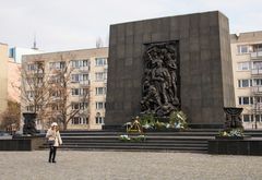 Zamenhofa - Pomnik Bohaterow Getta (Ghetto Heroes Monument) - 05