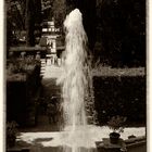 Zampillo, giardino e turisti a Villa d'Este, Tivoli.