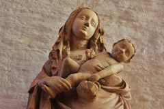 Zarte Madonna in der  Marienkirche Lübeck