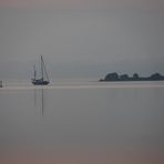 zarte Spiegelung vor Sonnenaufgang