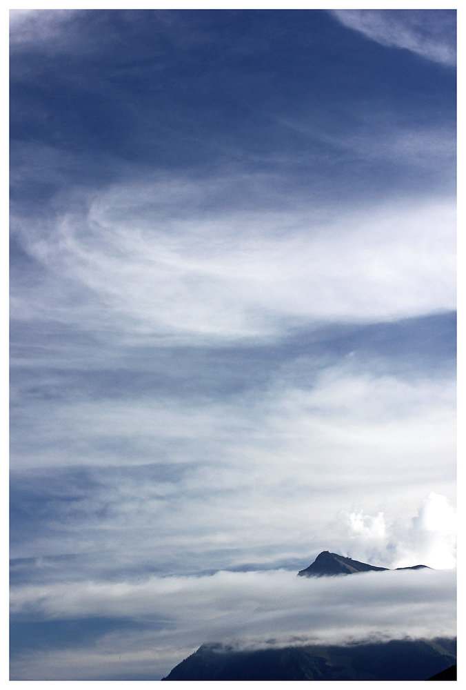Zarte Wolken über dem Niesen, Berner Oberland