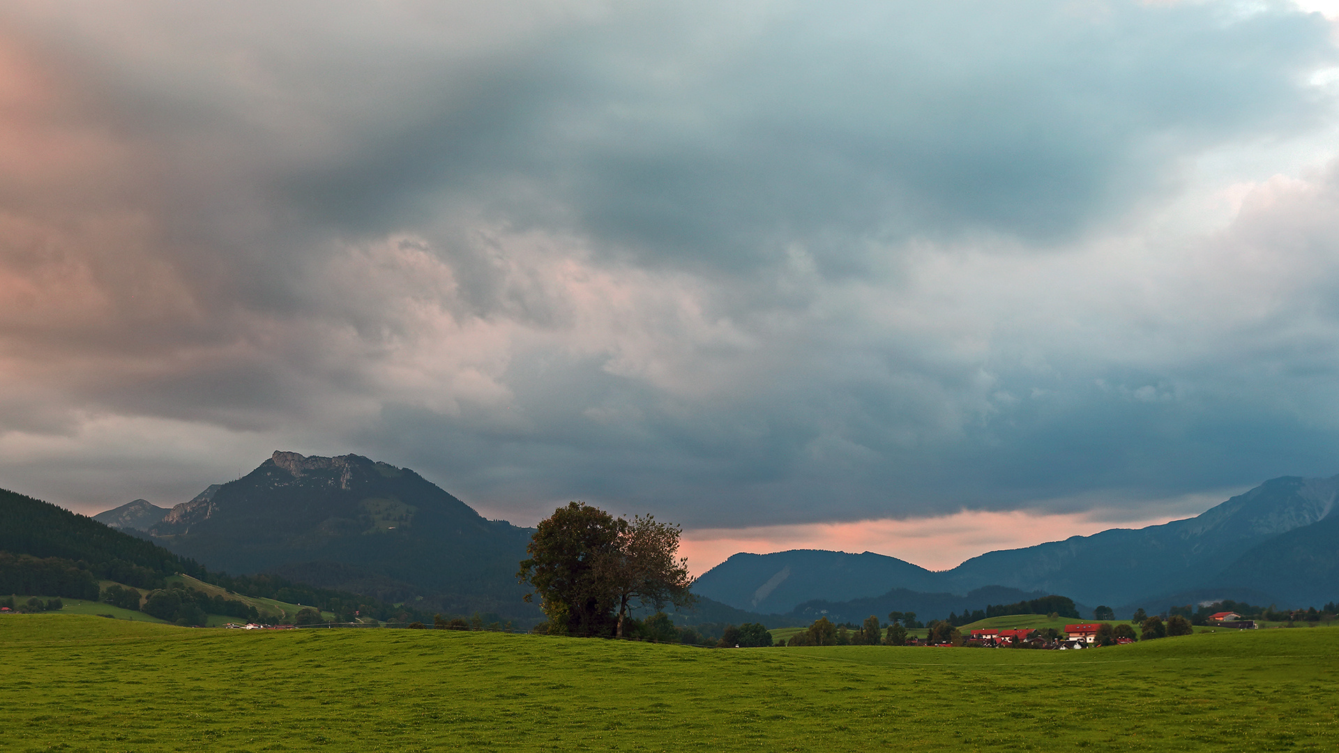 Zartes Morgenrot im Osten , aber dort ist weder Tschechien noch die Sächsische Schweiz...