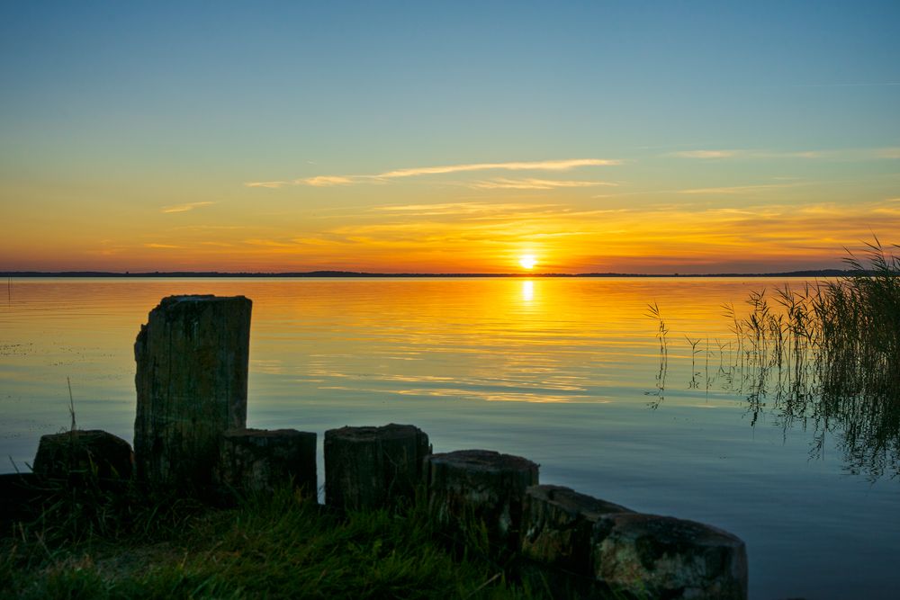 Zauberhafter Sonnenuntergang am Hafen von Loddin