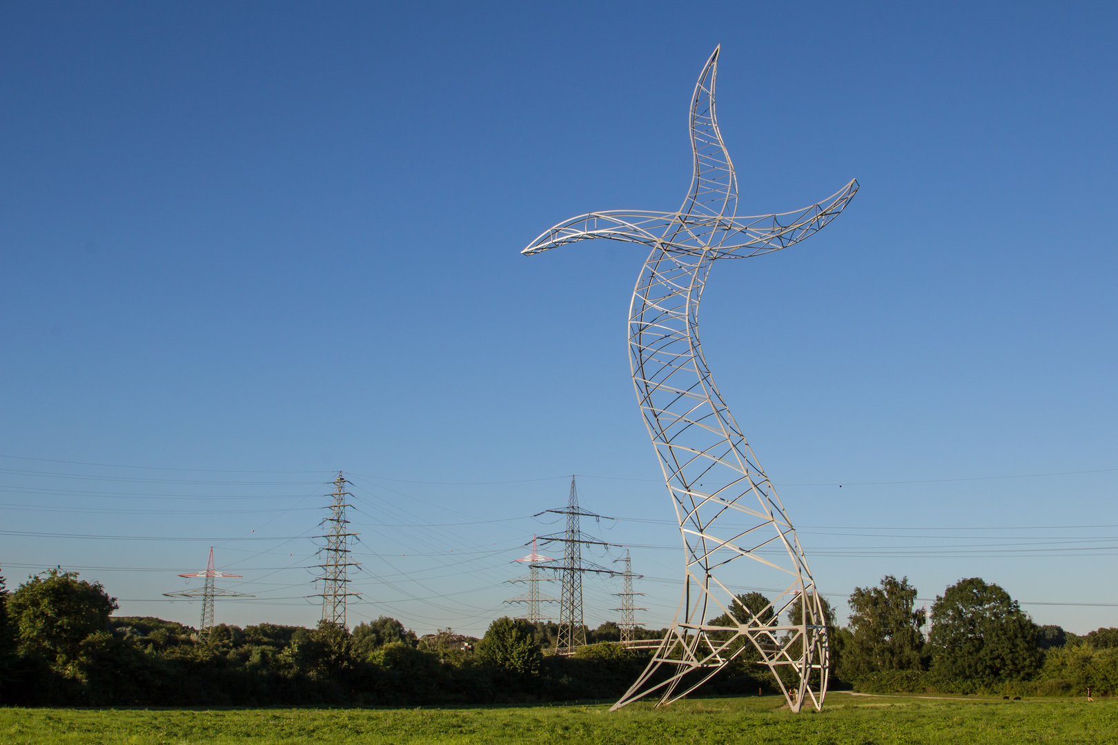 Zauberlehrling, tanzender Strommast