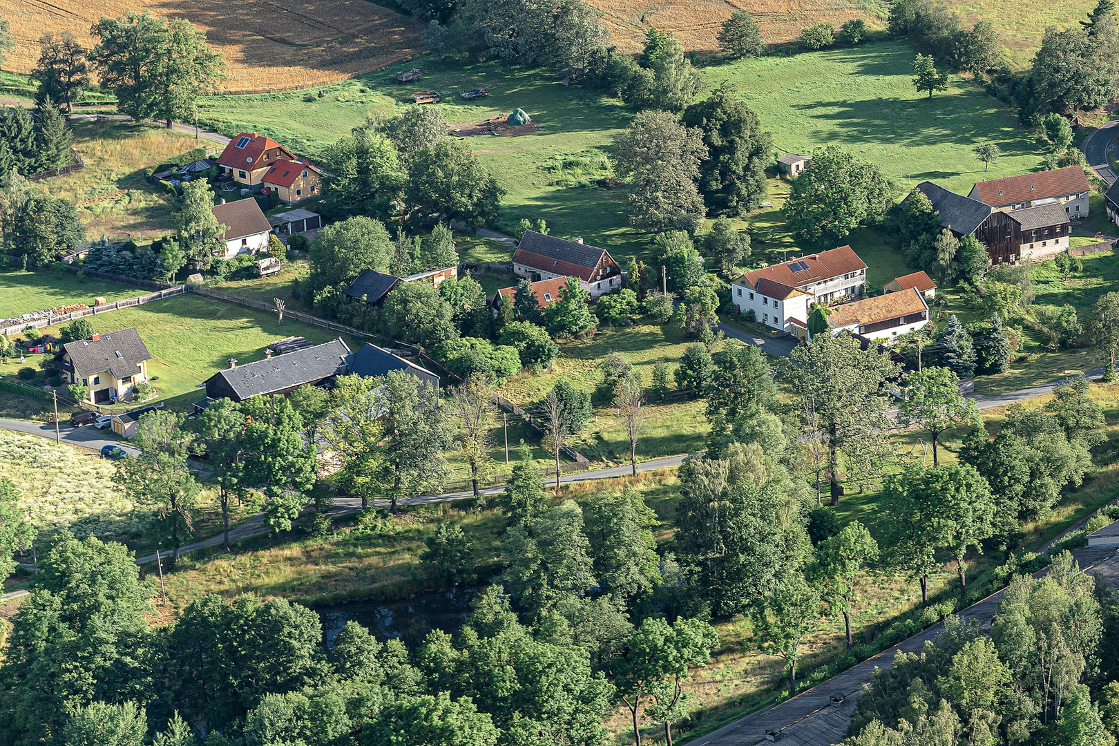 Zaulsdorf- Der Ort liegt auf etwa 440 m am Lauf des Kottengrüner Bachs.