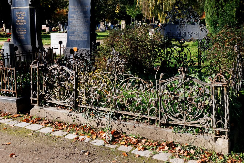 Zaun, Grabmal der Familie Mühlmann