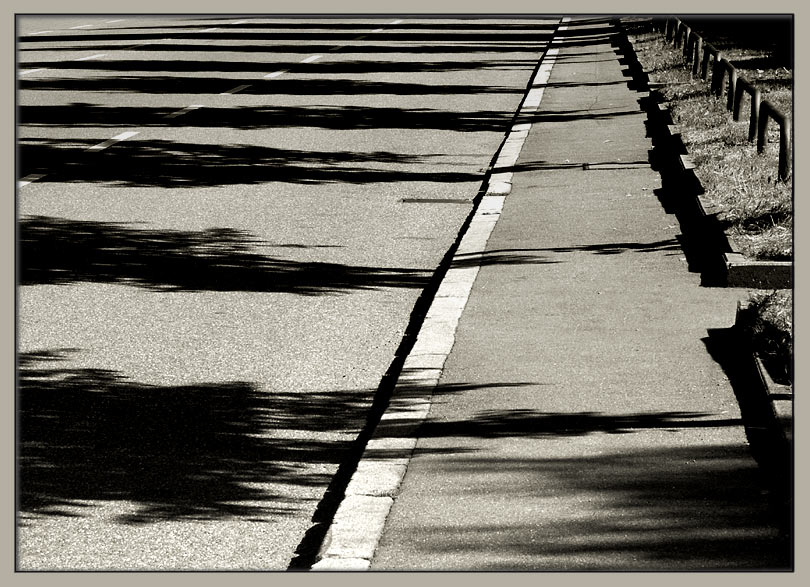 Zebrastraße...oder: Was ist flacher als ein Schatten?