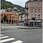 Zebrastreifen in Bergen mit Blick auf den Floyen