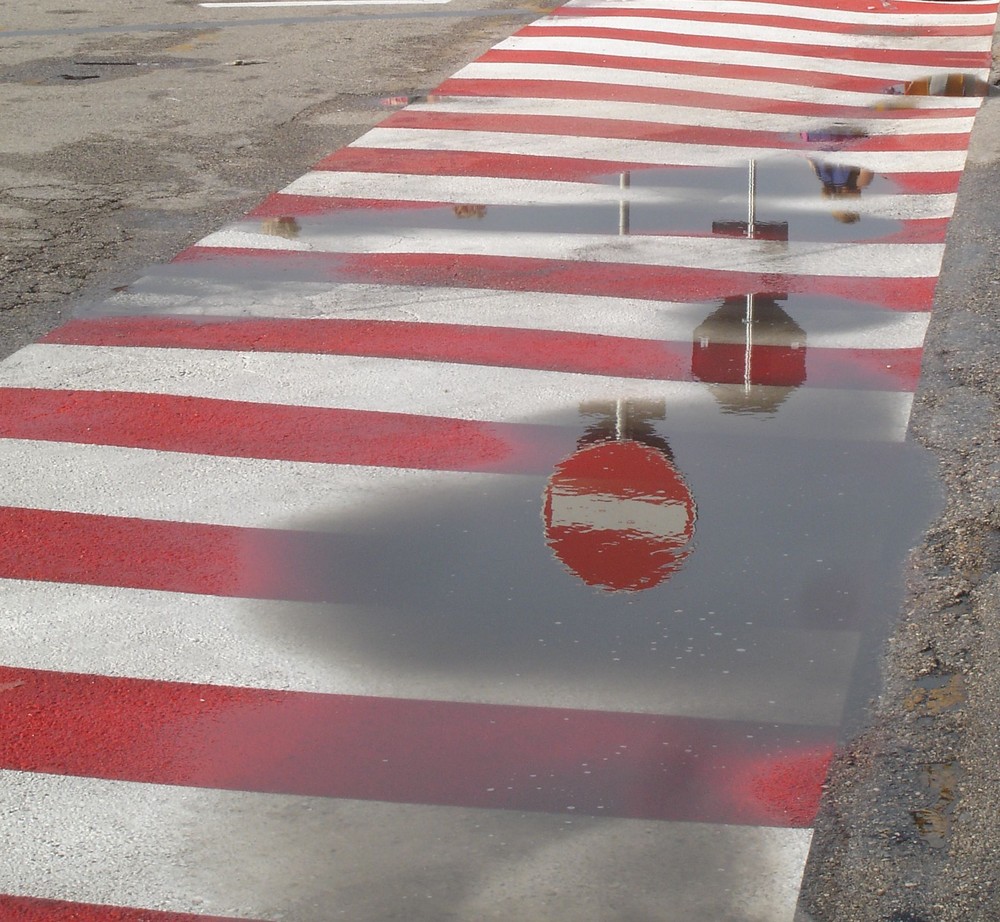 Zebrastreifen mit passender Spiegelung