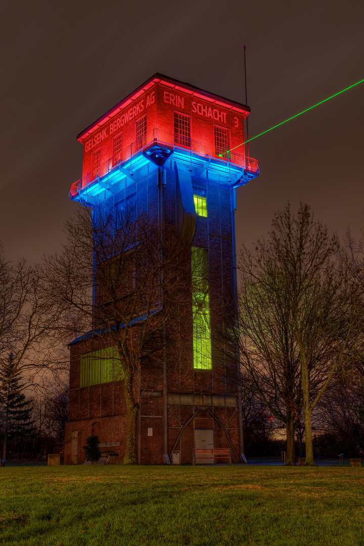 Zeche Erin Schacht 3 (Hammerkopfturm) in Castrop-Rauxel, mit Laser