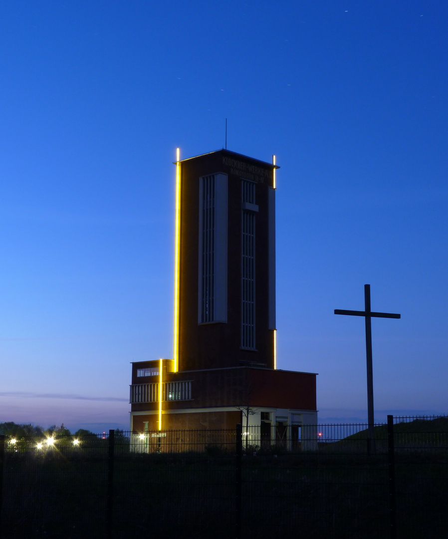 Zeche Königsborn, Schacht IV, Der Ostpol zur blauen Stunde Foto