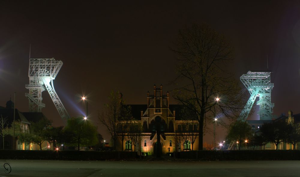 Zeche Zollern II bei Nacht