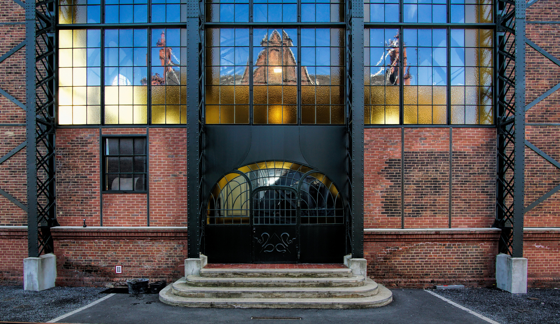 Zeche Zollern - Seiteneingang Maschinenhalle