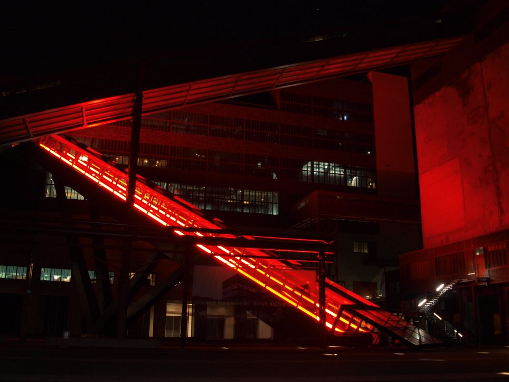 Zeche Zollverein bei Nacht von Rhythm 09 