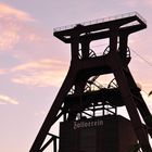 ZECHE ZOLLVEREIN ESSEN IN DER DÄMMERUNG