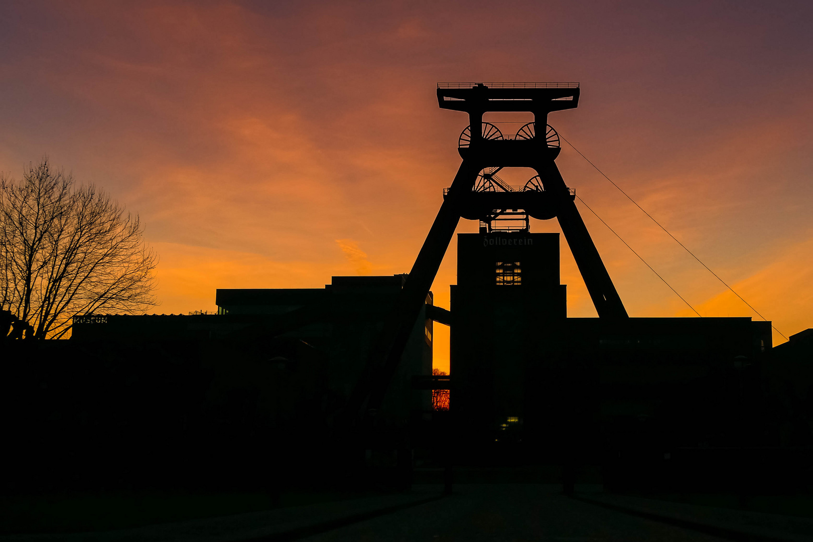 Zeche Zollverein in der Abenddämmerung