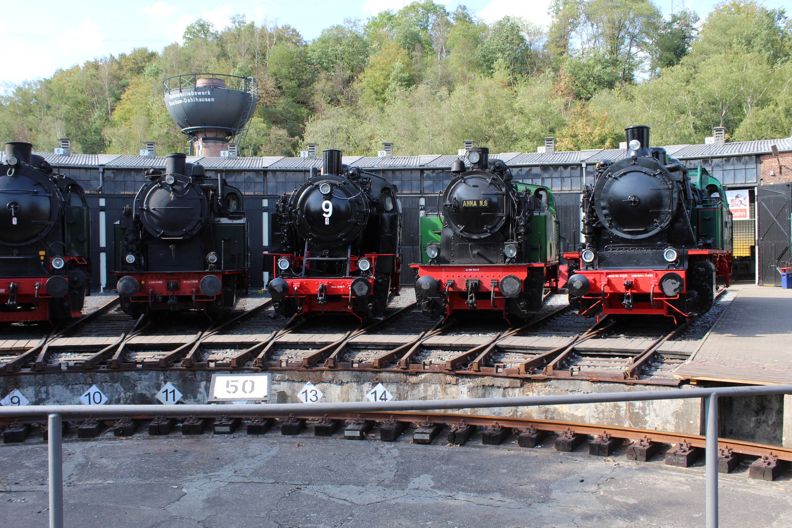 Zechenbahnlokomotiven an der Drehscheibe 