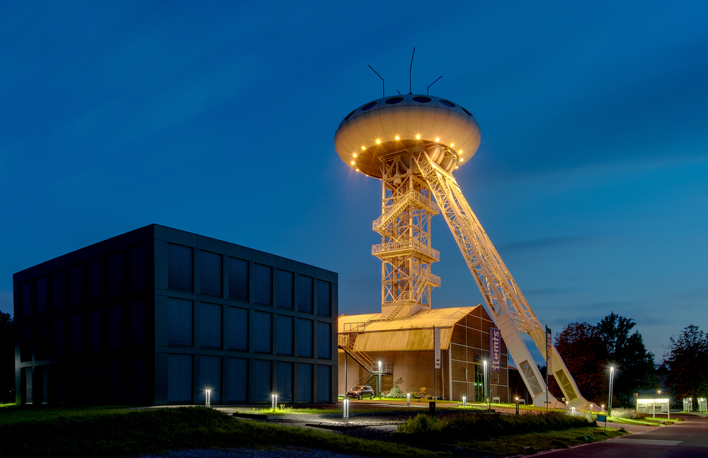 ZECHENTURM UND COLANI = LÜNTEC TOWER