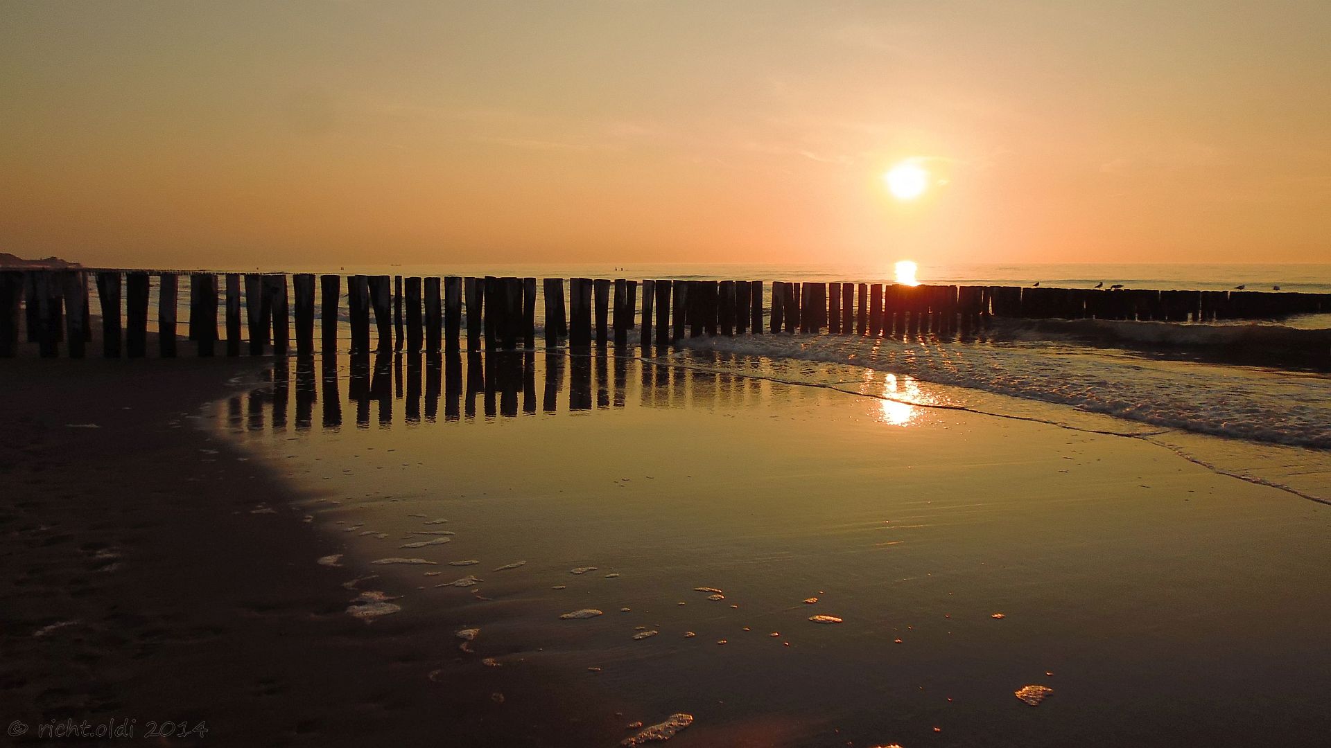 Zeeland - Falling sun and reflections