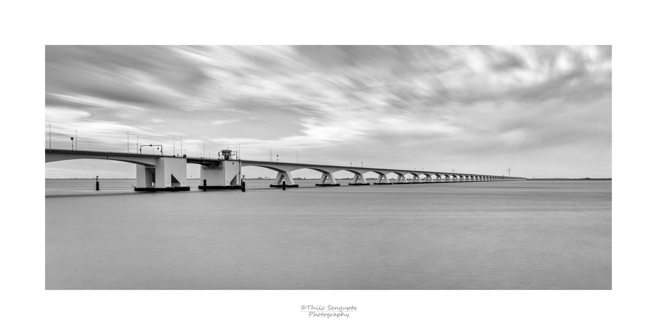 Zeelandbrücke, Niederlande (S/W)