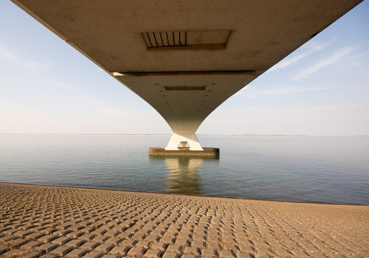 Zeelandbrug seen from banks of Noord Beveland - 01