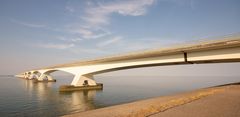 Zeelandbrug seen from banks of Noord Beveland - 02