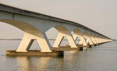 Zeelandbrug seen from banks of Noord Beveland - 06